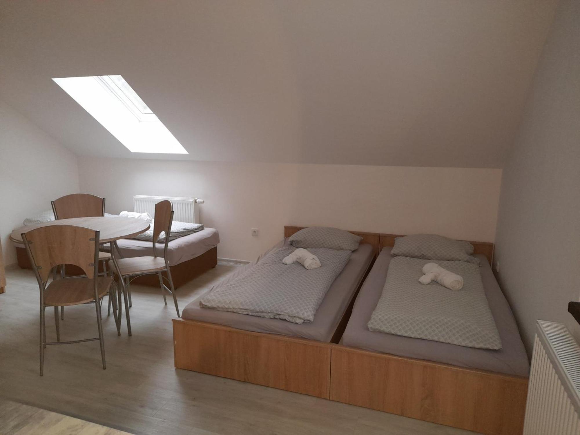 Vinoteka "U Kozu" Hotell Nové Město nad Metují Eksteriør bilde